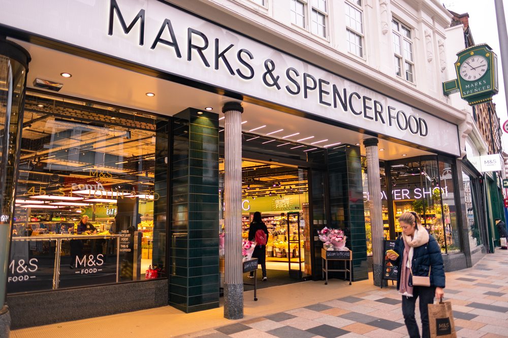 Marks & Spencer versnelt sluitingen en online na rood jaar