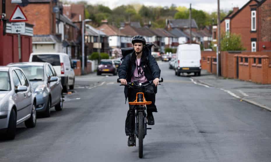 Weezy deliver rider Sean Holehouse out on an ebike delivering an order.