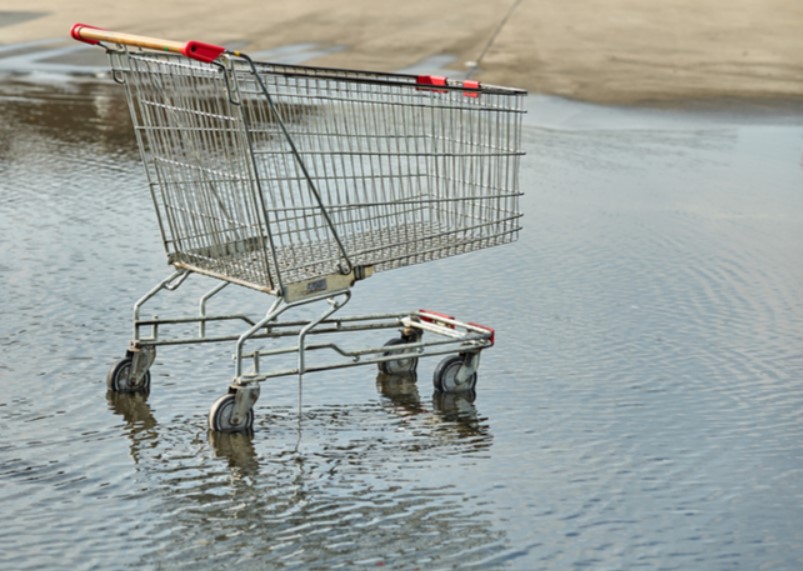 Supermarkten meten de schade op na overstromingsramp
