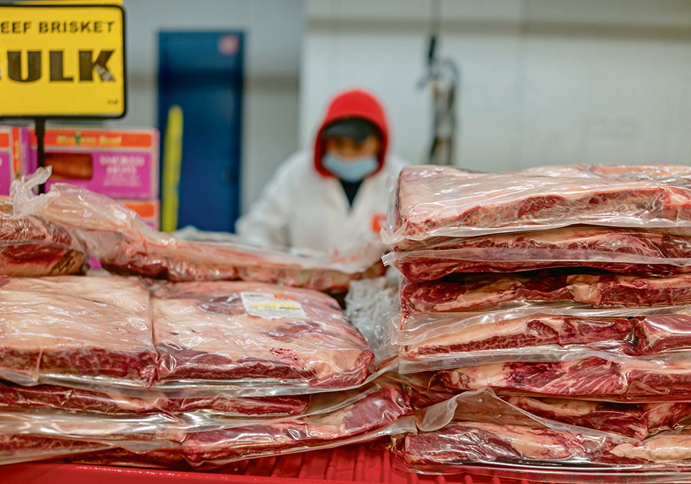 The U.S. meat-packing industry has rejected the White House’s assertion that consolidation in the  sector is driving up prices. Instead, it has blamed the pandemic and a labour shortage for limiting  production.  