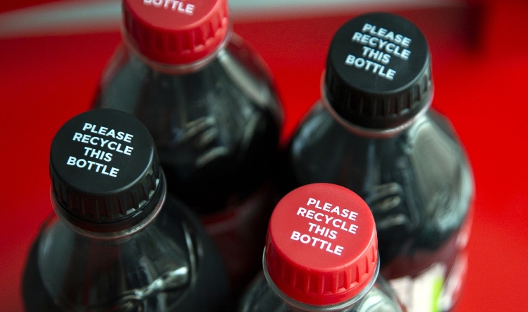 Unite threatens Coca-Cola bottle shortages in pay row