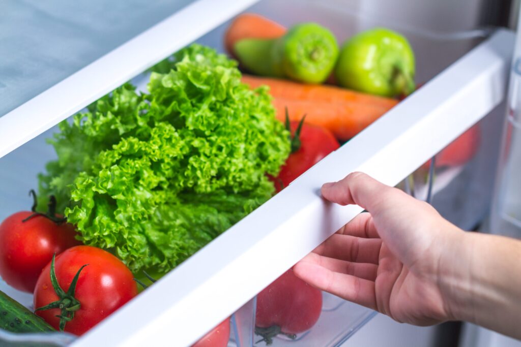 Does refrigerating lettuce prevent E.coli contamination?