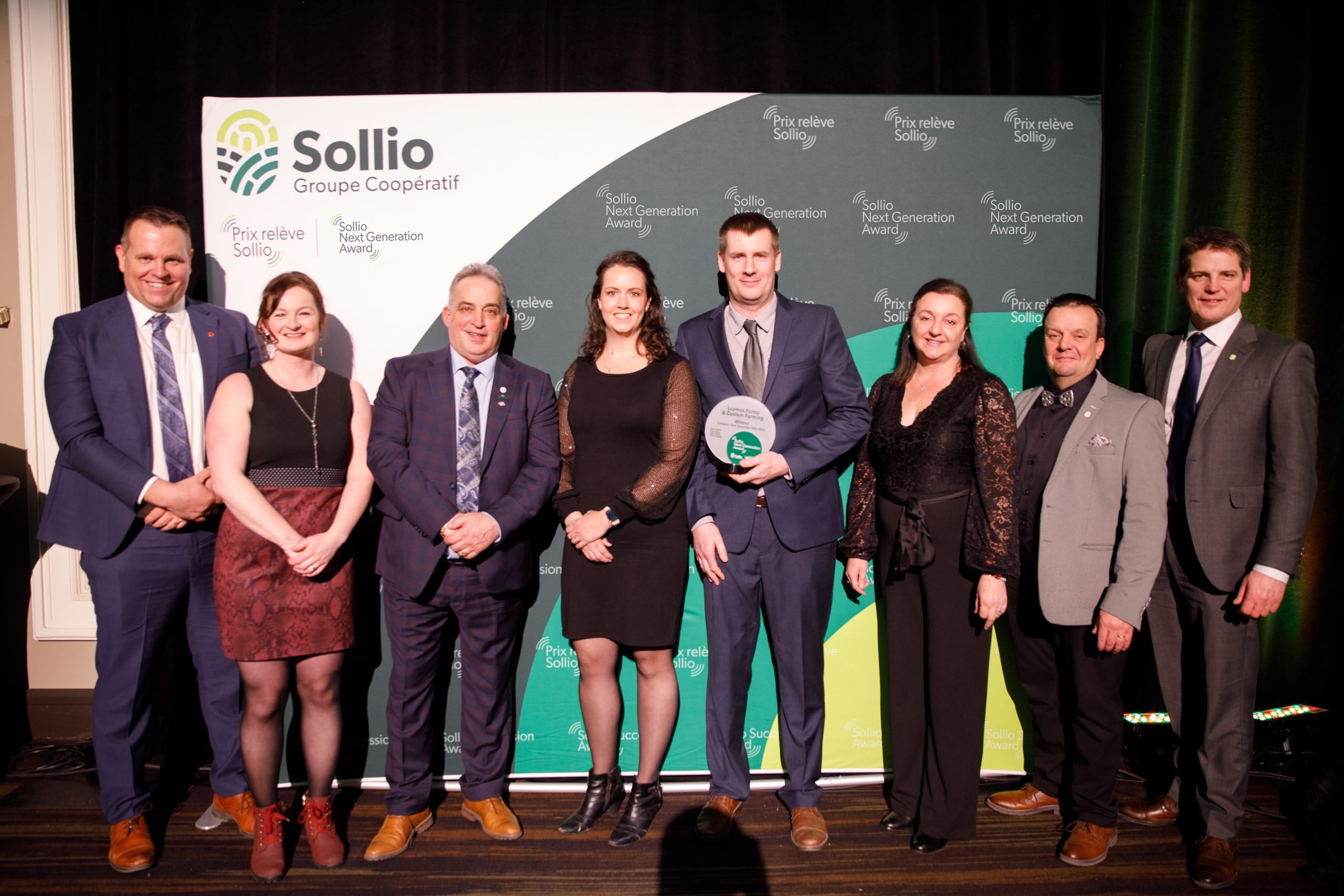 LtoR: Jean-Philippe Côté, Marilyn Côté, Normand Lapointe (members of the judging panel), Carolyn and Mark Luymes (Luymes Farms & Custom Farming), Tanja Checkley (Harriston Agromart), Richard Ferland (President of Sollio Cooperative Group), and Casper Kaastra (CEO of Sollio Agriculture).
