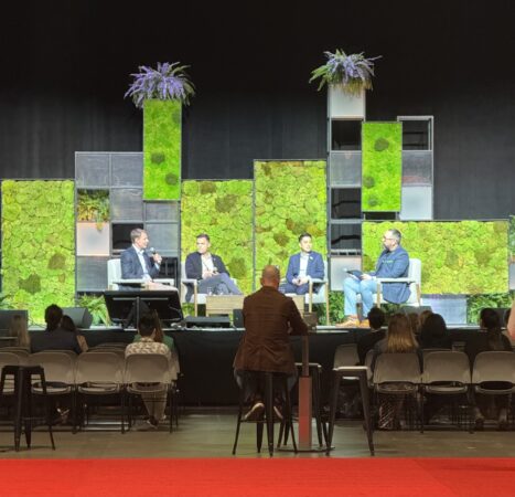 Several speakers discuss a topic. 