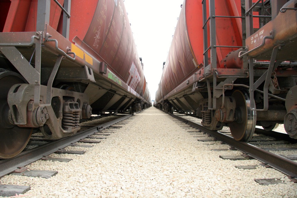 Federal government moves to push back possible rail strike