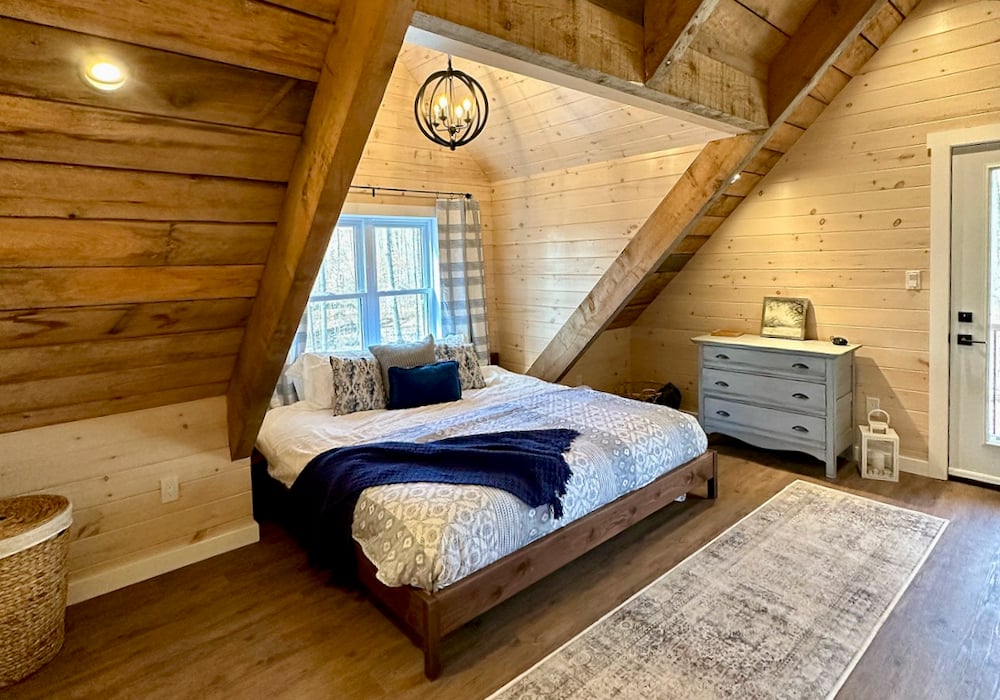 One of the rooms at Three Oaks Cabin.