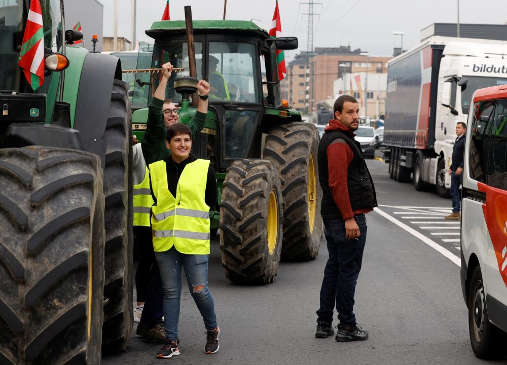 Spanish farmers gather before taking their tractors to the French-Spanish border for a 24-hour blockage at several points including Irun and La Junquera in Catalunya, in Astigarraga, Spain, June 3, 2024. REUTERS/Vincent West
