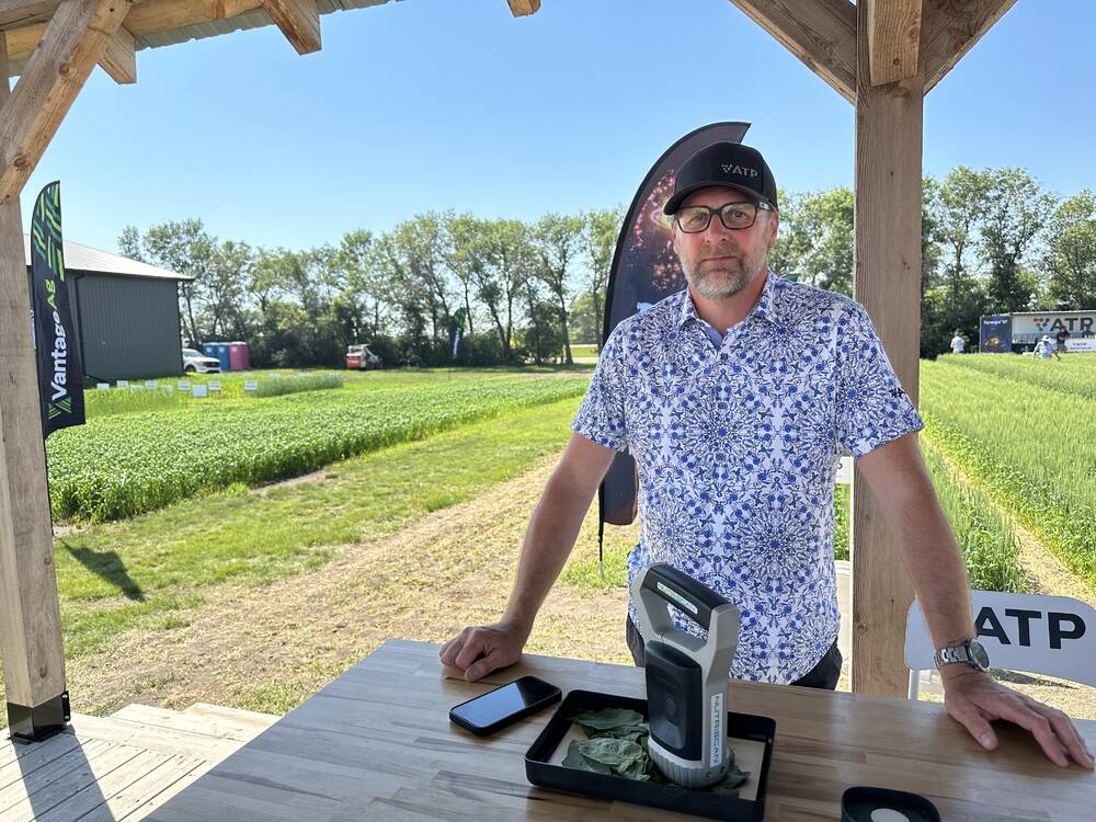 Dan Owen, director of agronomy for ATP demonstrates the leaf tissue function of his company’s Nutriscan scanner. Photo: Don Norman
