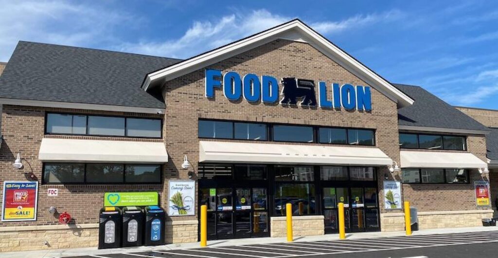 The front of a Food Lion store.jpg