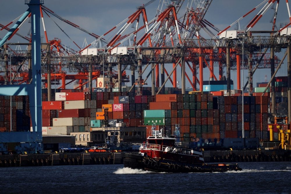 Agriculture groups urge White House to avert U.S. East Coast port disruption