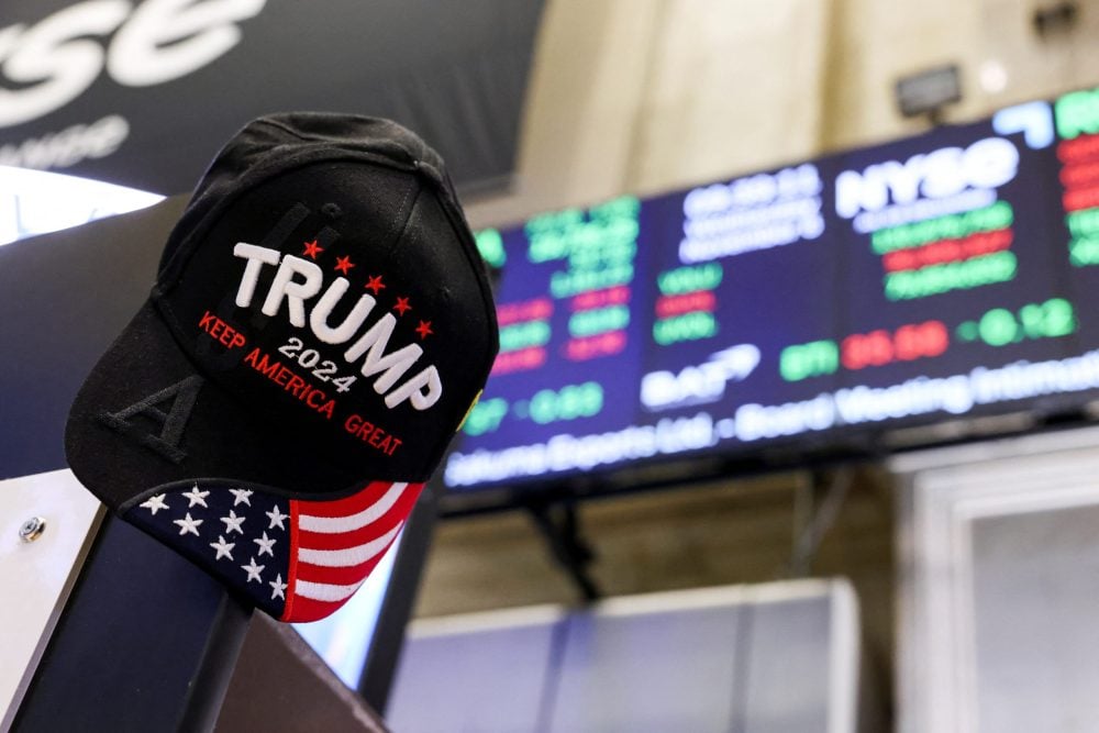 A view shows a hat in support of Republican Donald Trump, after he won the U.S. presidential election, at the New York Stock Exchange (NYSE) in New York City, U.S., November 6, 2024. REUTERS/Andrew Kelly
