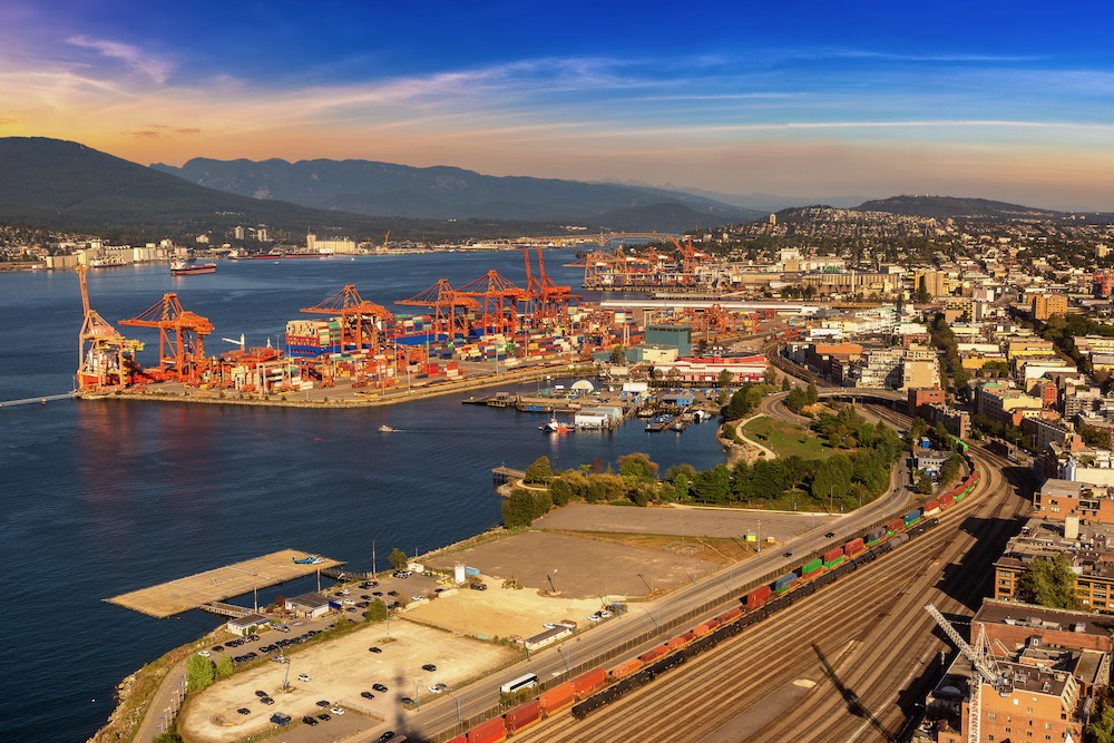 Vancouver port shuts out foremen as work stoppage begins