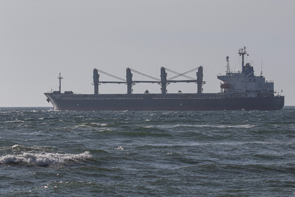 A Panama-flagged bulk carrier, Ikaria Angel, leaves Ukraine’s port of Chornomorsk with wheat for Ethiopia on Sept. 17, 2022. (File photo: Reuters/Serhii Smolientsev)
