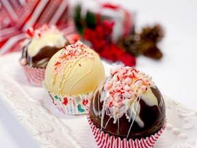 peppermint cocoa bombs