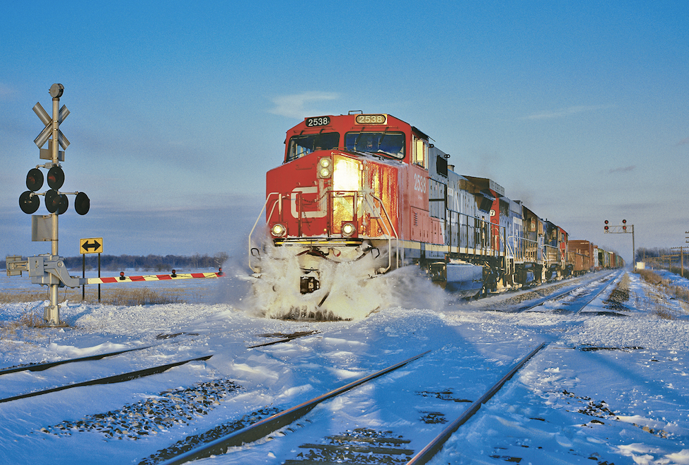 Unifor members ratify new agreement with Canadian National Railway