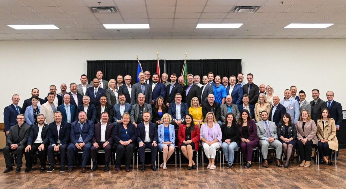 Saskatchewan Premier Scott Moe and Alberta Premier Danielle Smith and their caucuses met on June 18. Photo: Scott Moe/X.com
