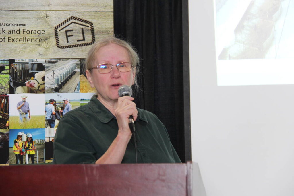 Cheryl Waldner presents research at LFCE field day 2025.