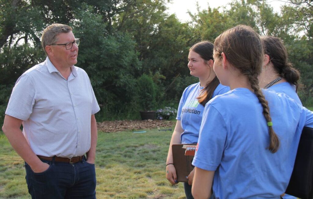 Saskatchewan Premier Scott Moe chats with participants in the junior cattle show at Ag In Motion 2025.