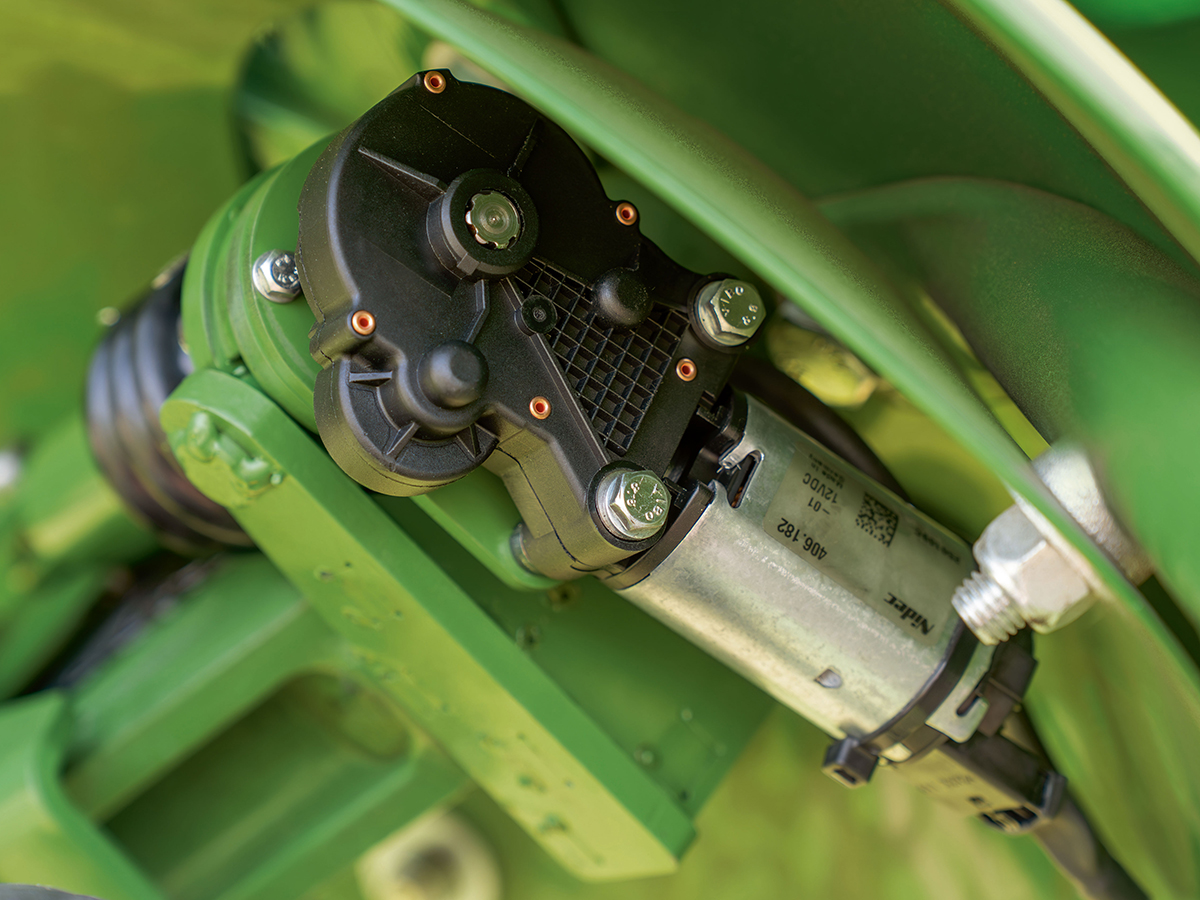 A close up of the motor that allows for the adjustment of the spreading angle of all rotors on a rotary hay tedder.
