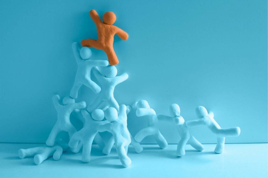 A graphic showing a group of human-shaped, light green 