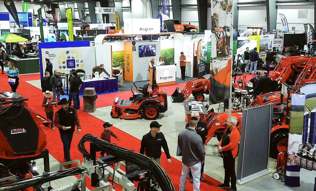 Exhibitors and presenters provide an opportunity for Eastern Ontario producers to get the latest information on technology and farm management. Photo: Ottawa Valley Farm Show