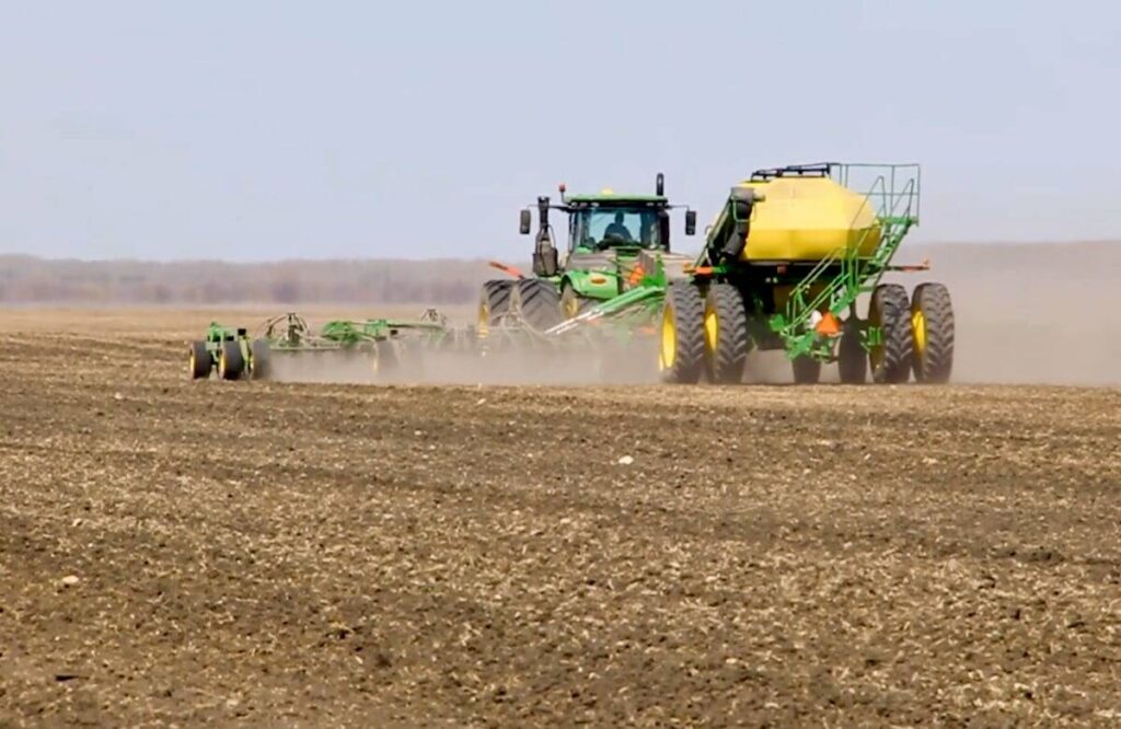 Canadian farmers intend to plant more corn and soybeans, less wheat in 2026
