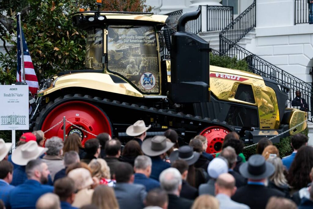 Trump tells farmers that tractor companies should lower prices