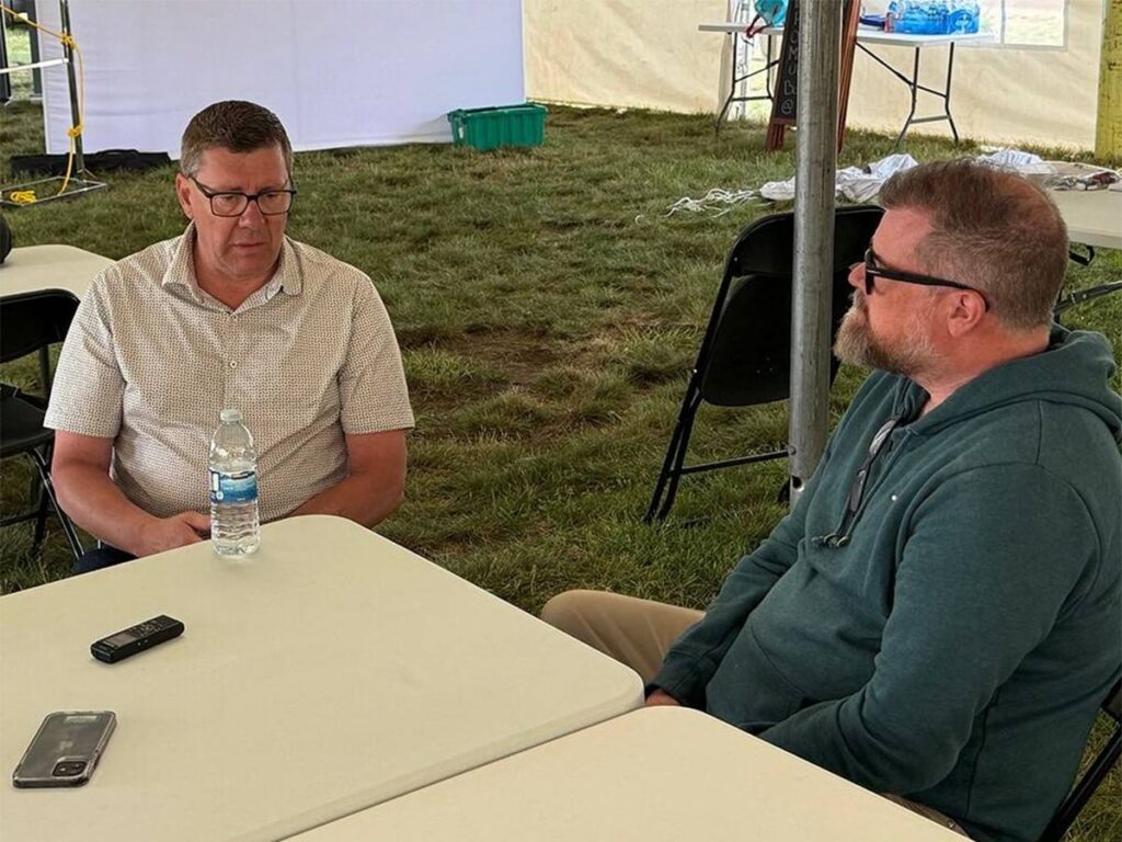 Reporters prefer conversations over written statements