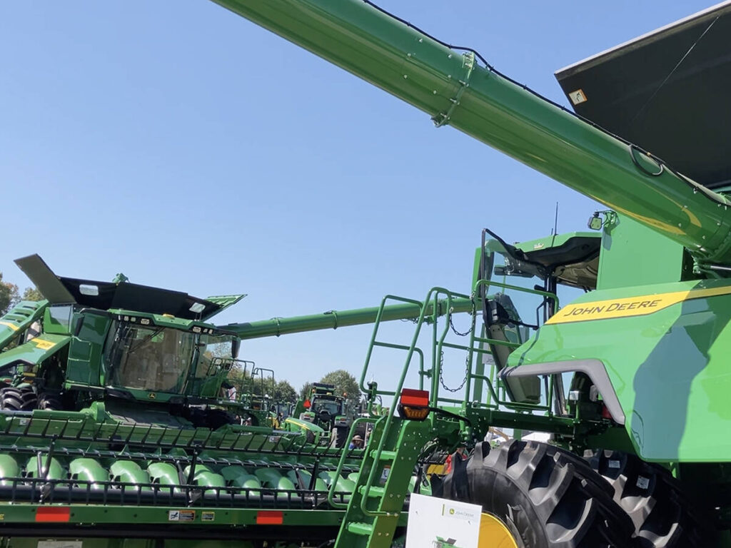 Mixed news in U.S. and Canadian tractor sales compared to 2025