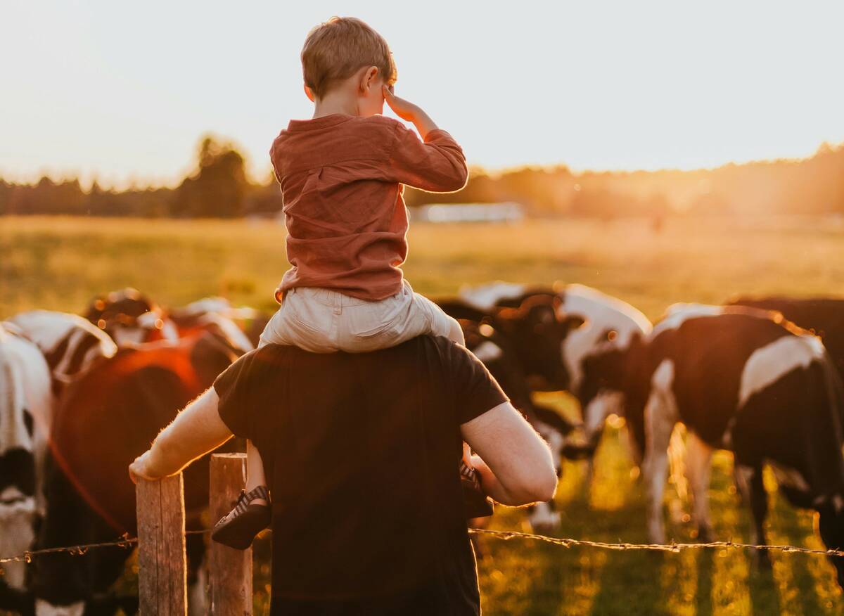 CASA says children should be supervised around livestock and taught to give animals space, especially when young animals and protective mothers are nearby. Photo: Unsplash